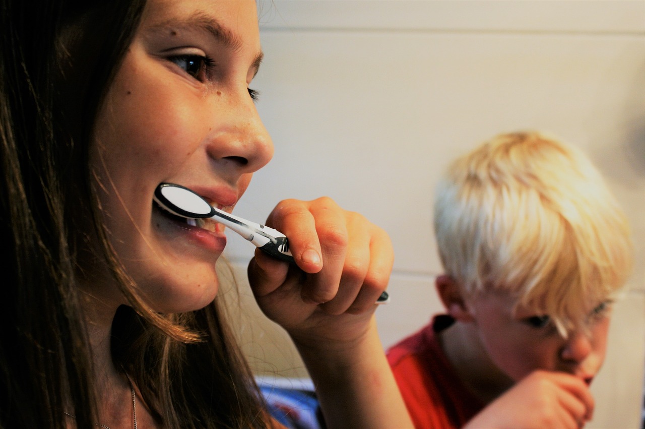 Trotz regelmäßigem Zähne putzen und einer professionelle Zahnreinigung können in einigen Fällen Zusatzbehandlungen notwendig sein
