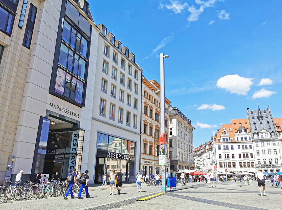 Blick auf die Marktgalerie in Leipzig – zentral gelegene Anlaufstelle für Versicherungsberatung
