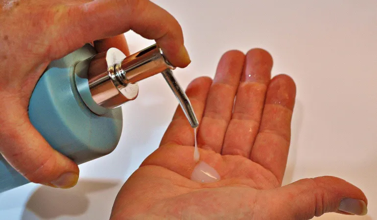 Regelmäßiges Händewaschen schützt vor Infektionen.
