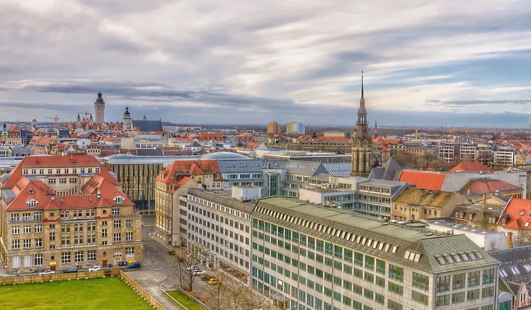  Panoramablick über die Stadt Leipzig – Symbolbild für einen Beratungstermin zur persönlichen Finanz- oder Versicherungsberatung mit Experten in Leipzig.