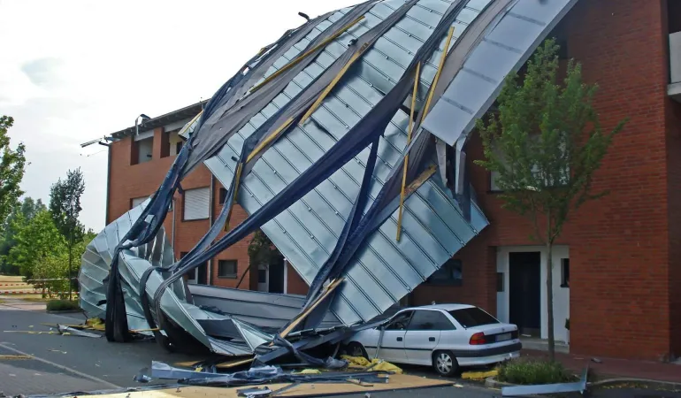 Versicherung Unwetter schützt vor den finanziellen Folgen von Naturkatastrophen.